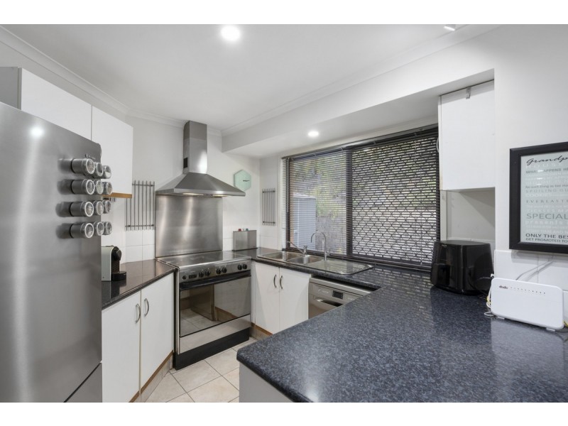 1 Beau Court, Highland Park QLD 4211