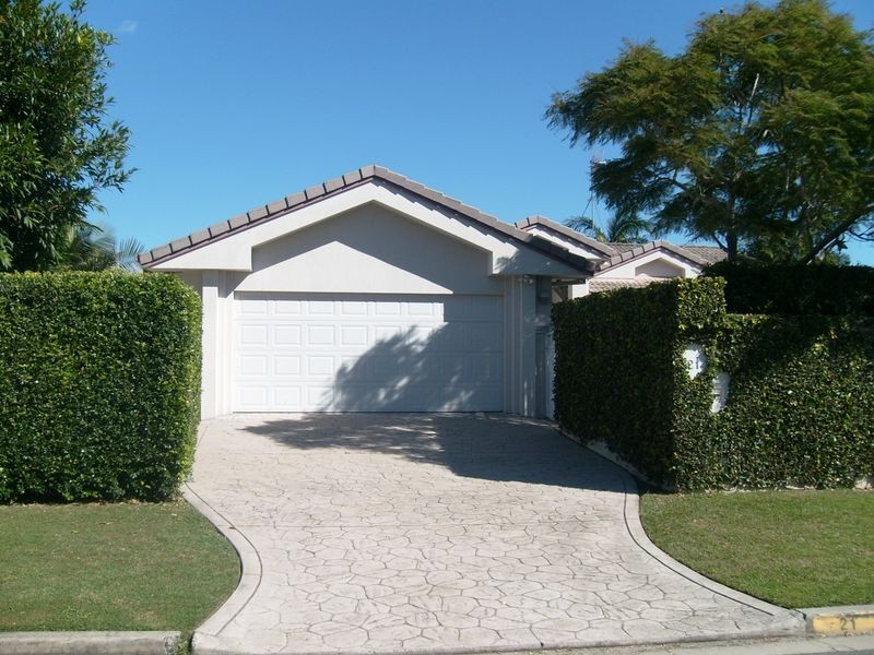 21 Edinburgh Road, Benowa QLD 4217