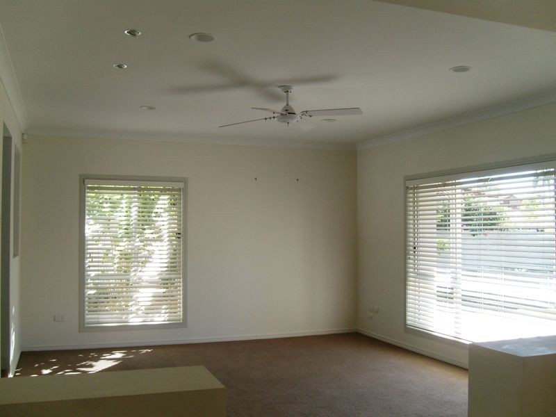 21 Edinburgh Road, Benowa QLD 4217