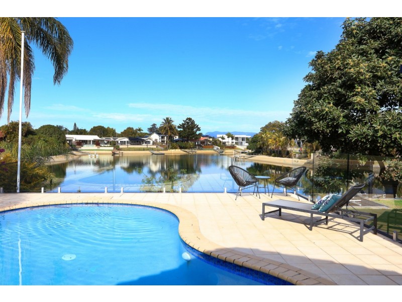 6 Alma Street, Broadbeach Waters QLD 4218