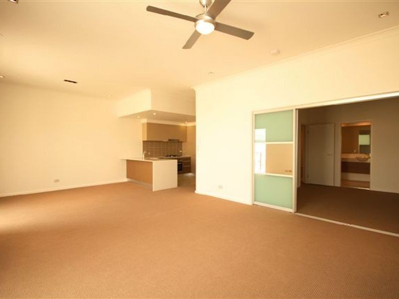 2043/3029 The Boulevard Emerald Lakes, Carrara QLD 4211