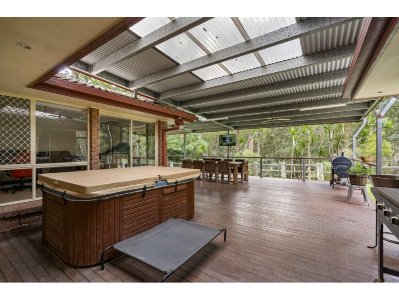 6 Chesterton Road, Guanaba QLD 4210