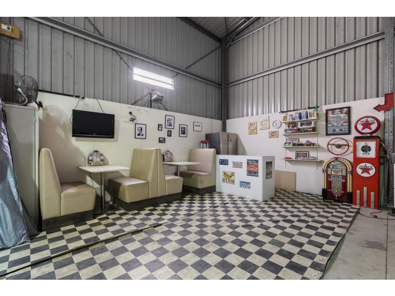 6 Chesterton Road, Guanaba QLD 4210