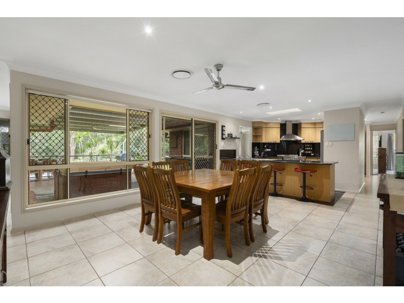 6 Chesterton Road, Guanaba QLD 4210