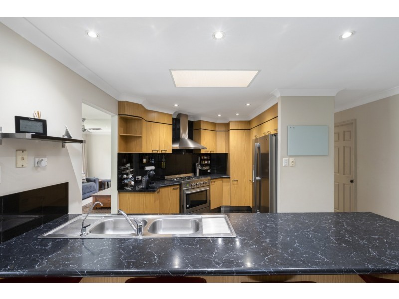 6 Chesterton Road, Guanaba QLD 4210