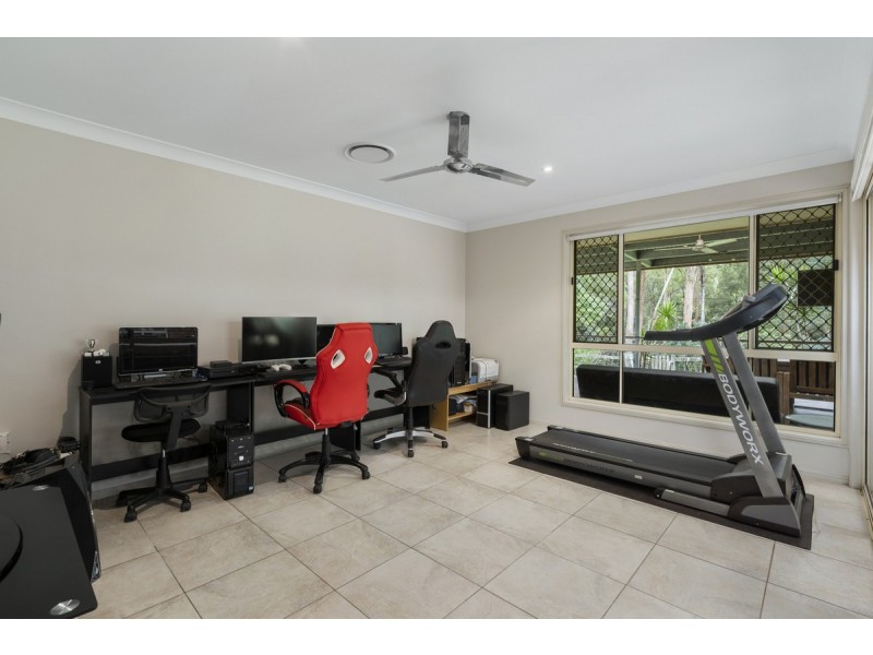 6 Chesterton Road, Guanaba QLD 4210