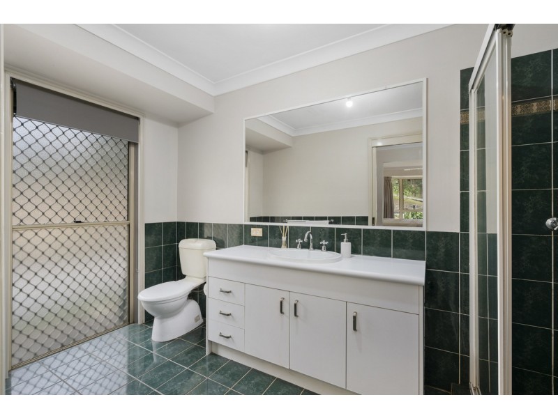 6 Chesterton Road, Guanaba QLD 4210