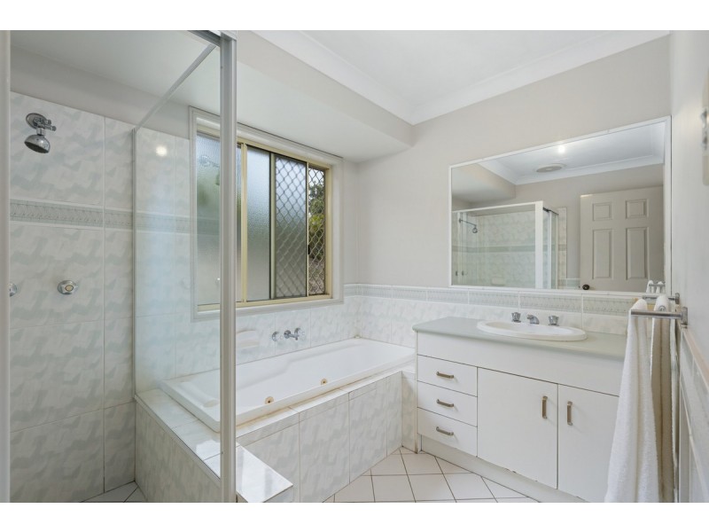 6 Chesterton Road, Guanaba QLD 4210