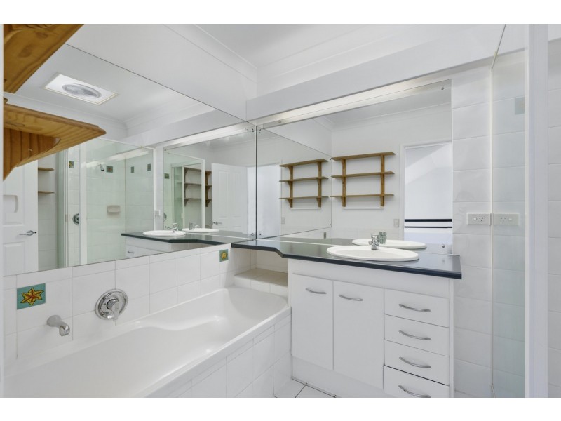 218/125 Hansford Road, Coombabah QLD 4216