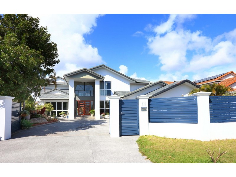 11 Folkstone Place, Runaway Bay QLD 4216