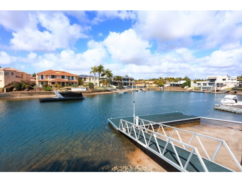 11 Folkstone Place, Runaway Bay QLD 4216