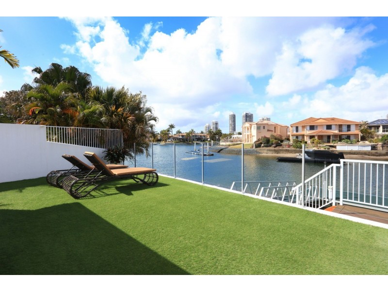 11 Folkstone Place, Runaway Bay QLD 4216