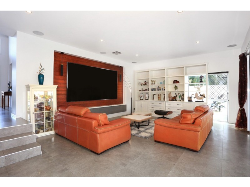 11 Folkstone Place, Runaway Bay QLD 4216