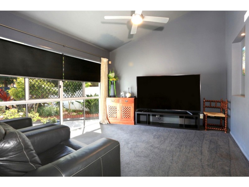 11 Folkstone Place, Runaway Bay QLD 4216