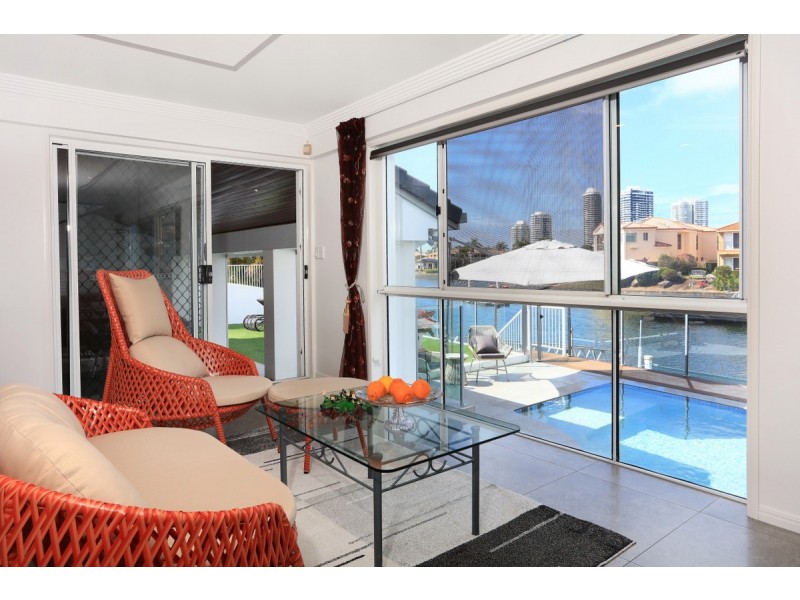 11 Folkstone Place, Runaway Bay QLD 4216