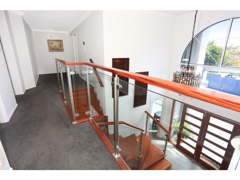 11 Folkstone Place, Runaway Bay QLD 4216