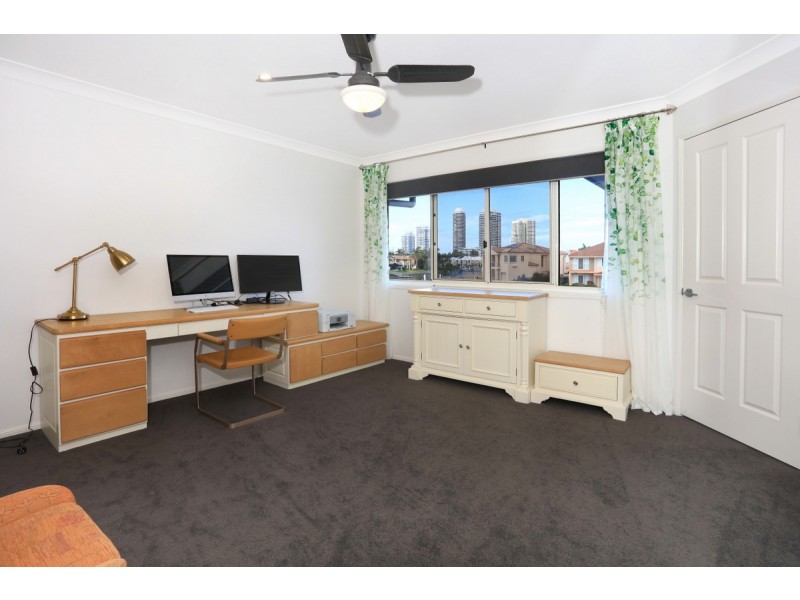 11 Folkstone Place, Runaway Bay QLD 4216