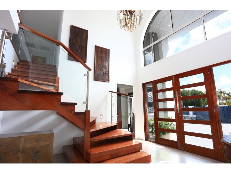 11 Folkstone Place, Runaway Bay QLD 4216