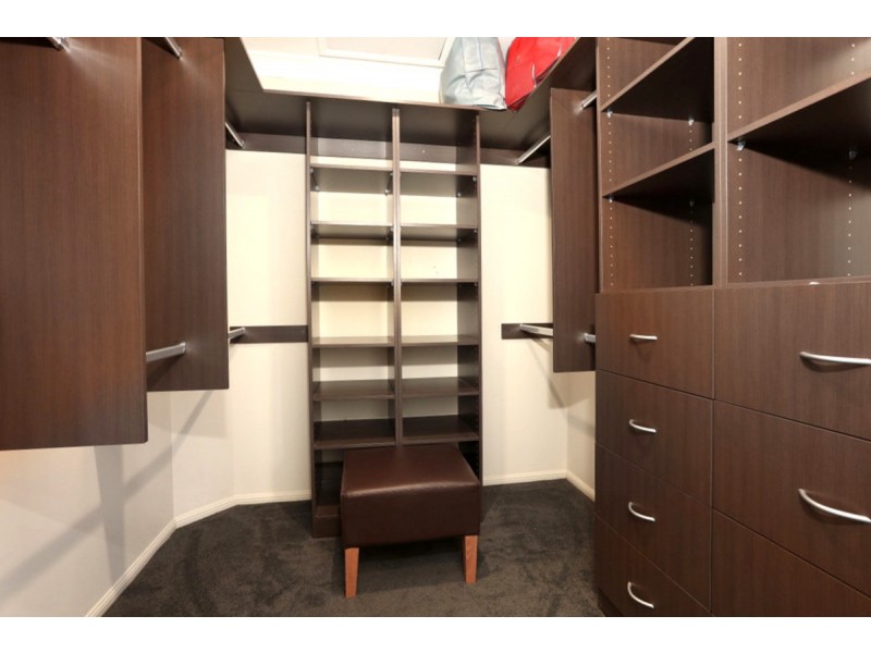 11 Folkstone Place, Runaway Bay QLD 4216