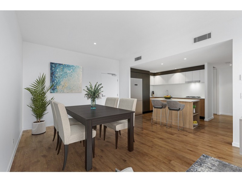 709/112 Palm Meadows Drive, Carrara QLD 4211