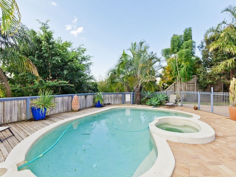 10 Convery Crescent, Highland Park QLD 4211