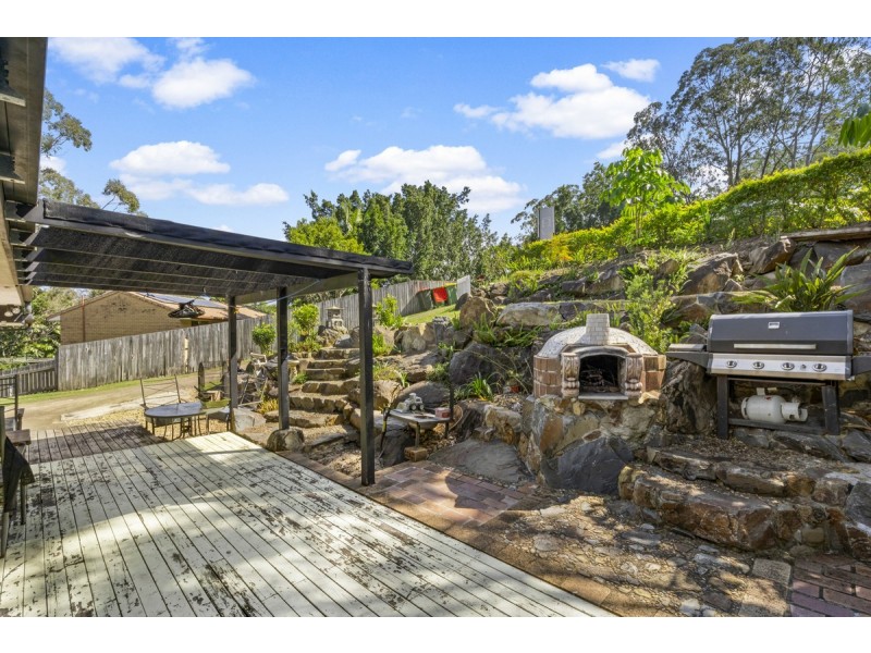 5 Design Place, Highland Park QLD 4211
