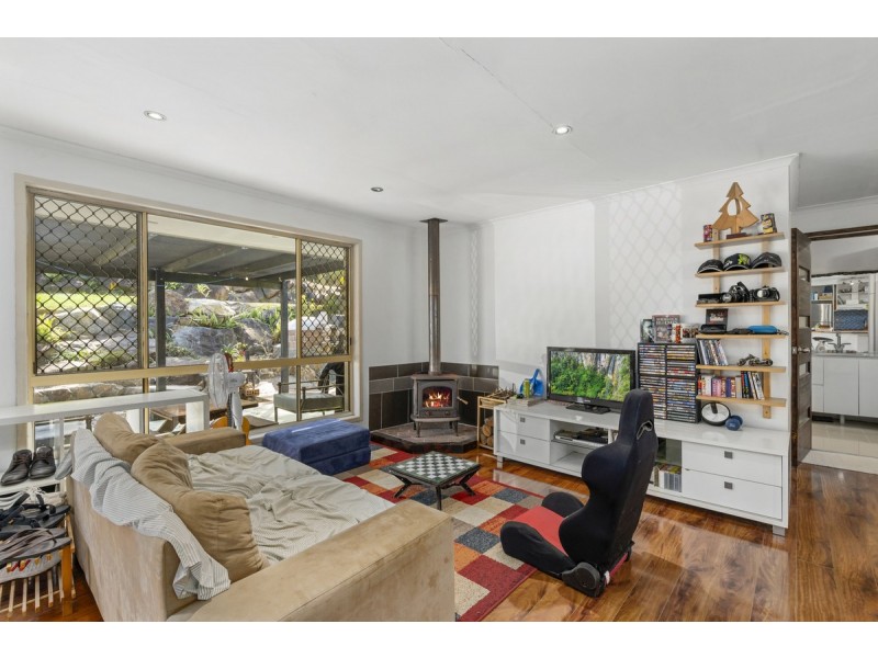5 Design Place, Highland Park QLD 4211