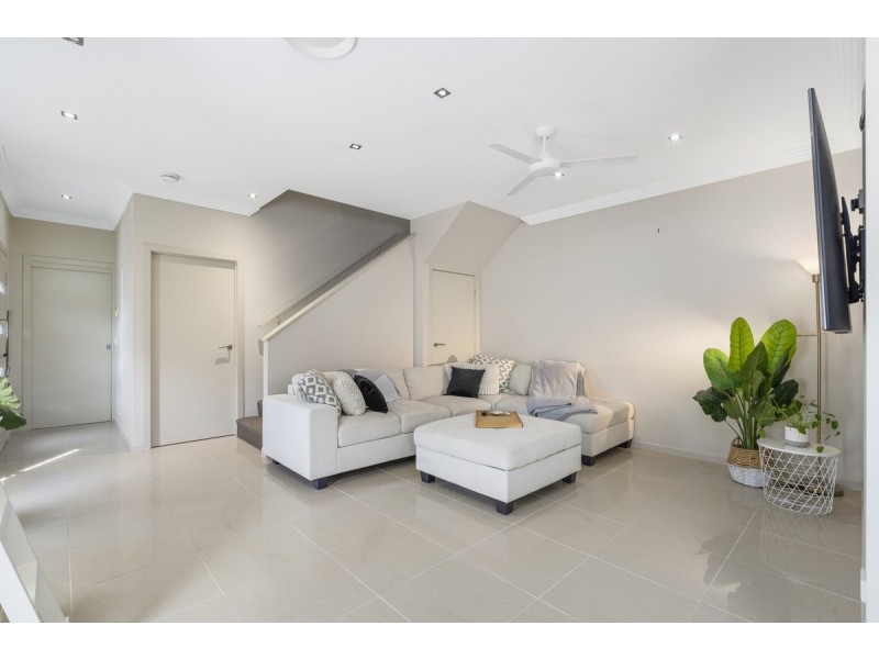 2/372 Pine Ridge Road, Coombabah QLD 4216