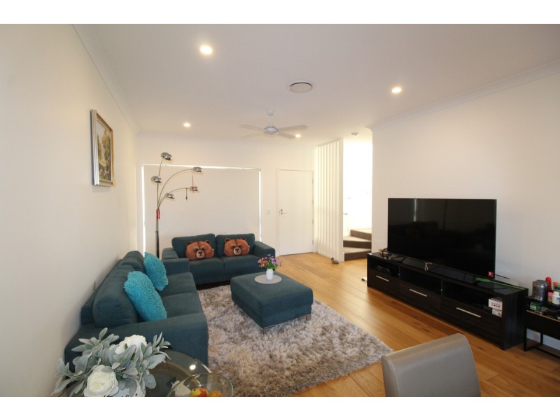 61/1 Lyra Avenue, Hope Island QLD 4212