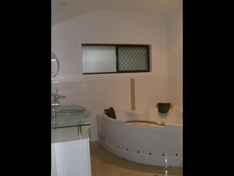 352 Government Road, Labrador QLD 4215