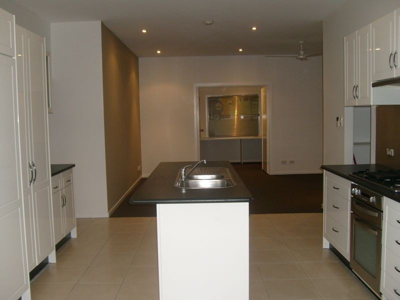 352 Government Road, Labrador QLD 4215