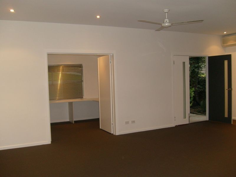 352 Government Road, Labrador QLD 4215