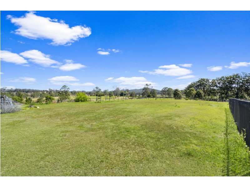 2 Larch Road, Tamborine QLD 4270