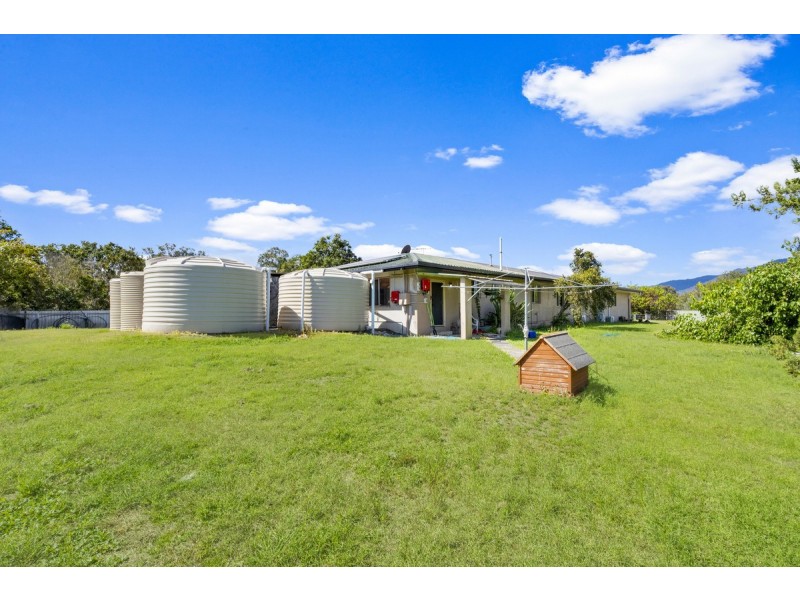 2 Larch Road, Tamborine QLD 4270