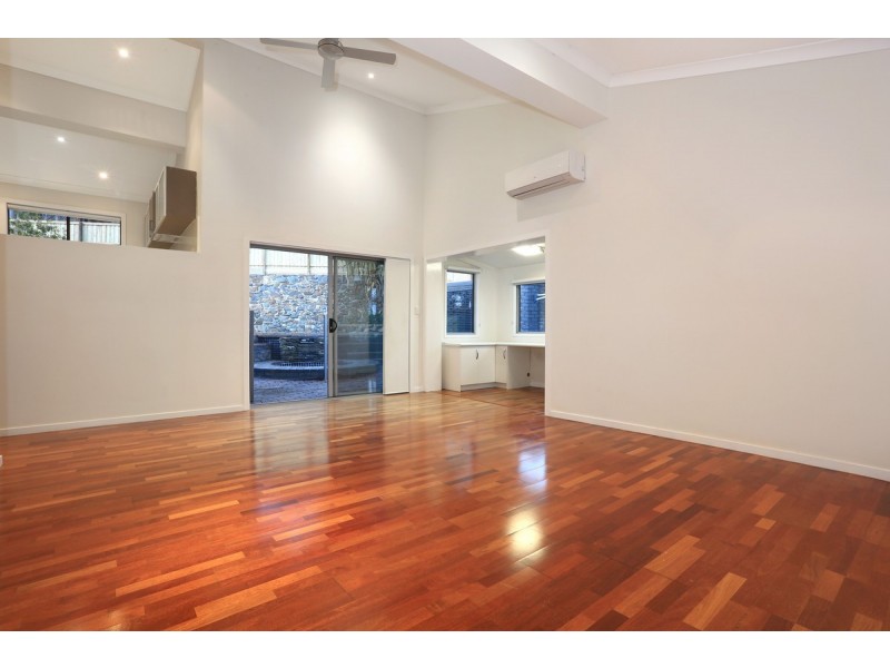 9 Willamulka Avenue, Ashmore QLD 4214