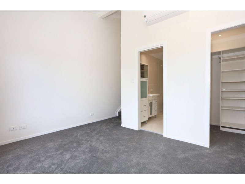 9 Willamulka Avenue, Ashmore QLD 4214