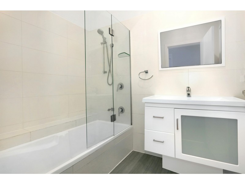 9 Willamulka Avenue, Ashmore QLD 4214