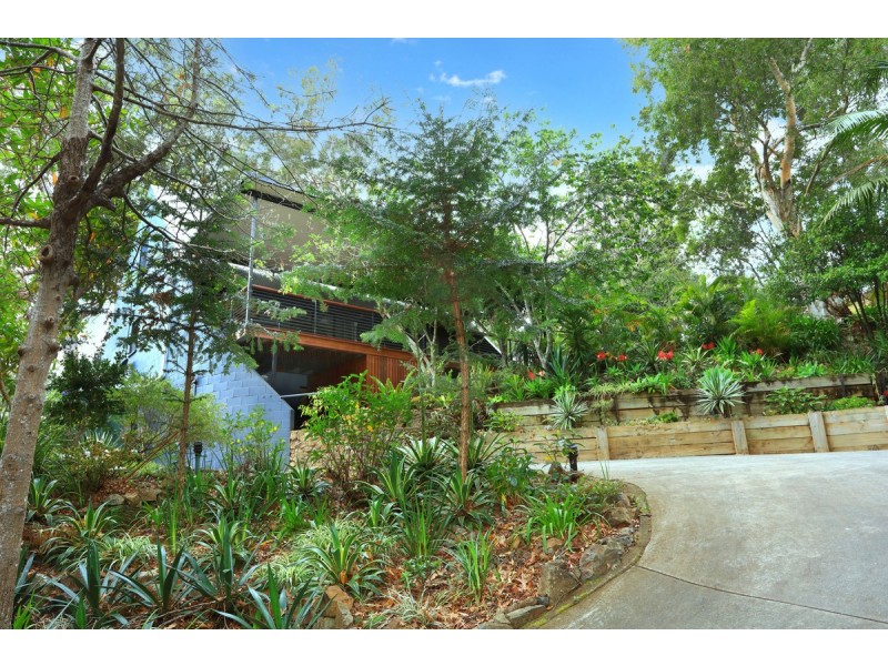 349 Henri Robert Drive, Clagiraba QLD 4211