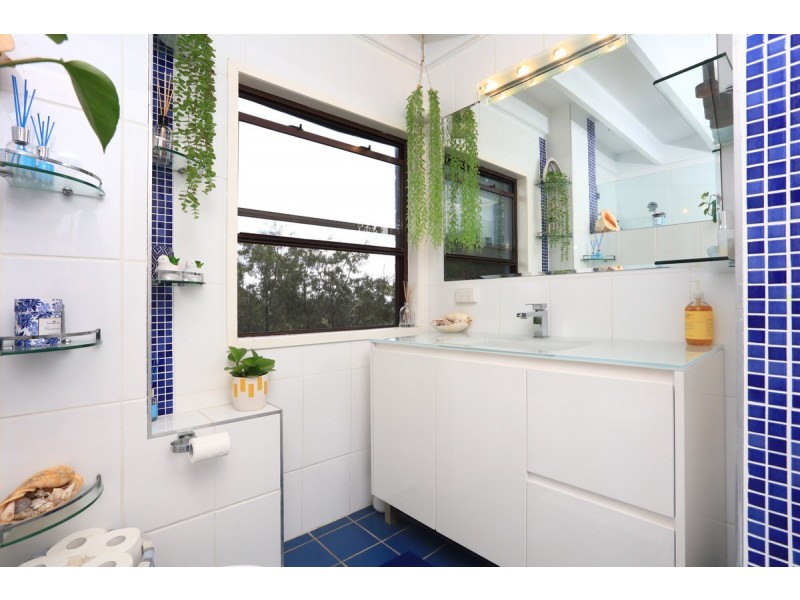 349 Henri Robert Drive, Clagiraba QLD 4211