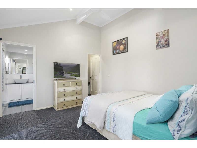 65 Paddington Drive, Carrara QLD 4211