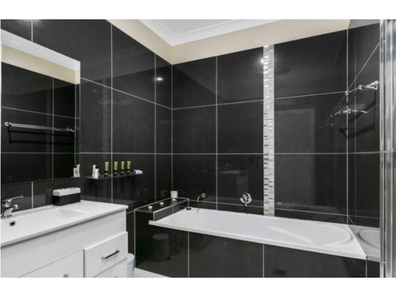 1 Sunbird Court, Gilston QLD 4211