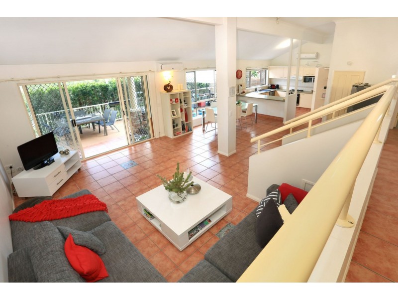 69 Paddington Drive, Carrara QLD 4211