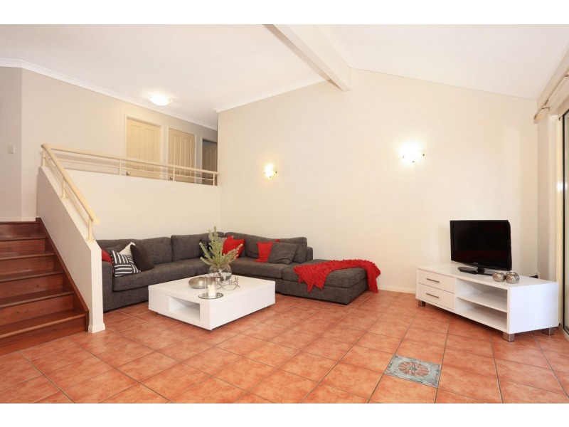 69 Paddington Drive, Carrara QLD 4211