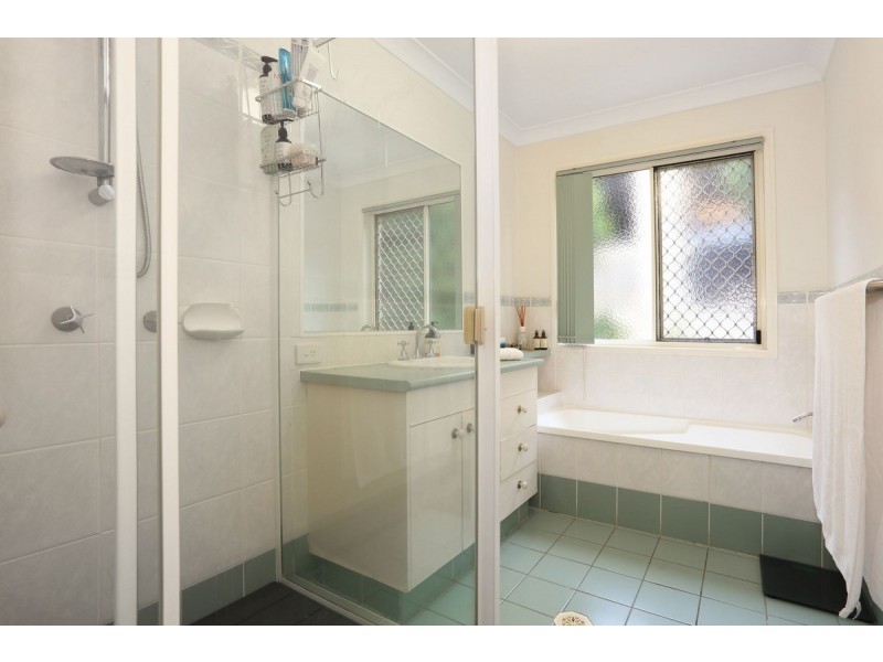 69 Paddington Drive, Carrara QLD 4211