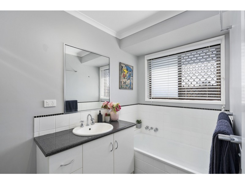 1/13 Gumbeel Court, Highland Park QLD 4211