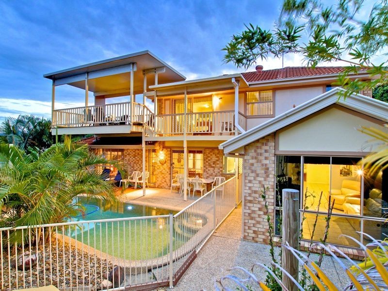 27 Piccadilly Place, Highland Park QLD 4211