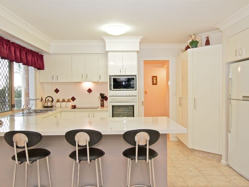 27 Piccadilly Place, Highland Park QLD 4211