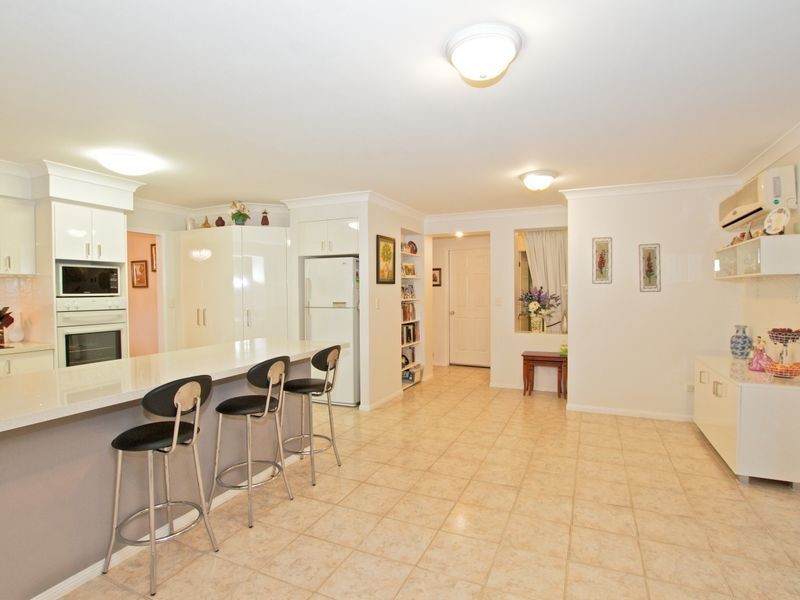 27 Piccadilly Place, Highland Park QLD 4211