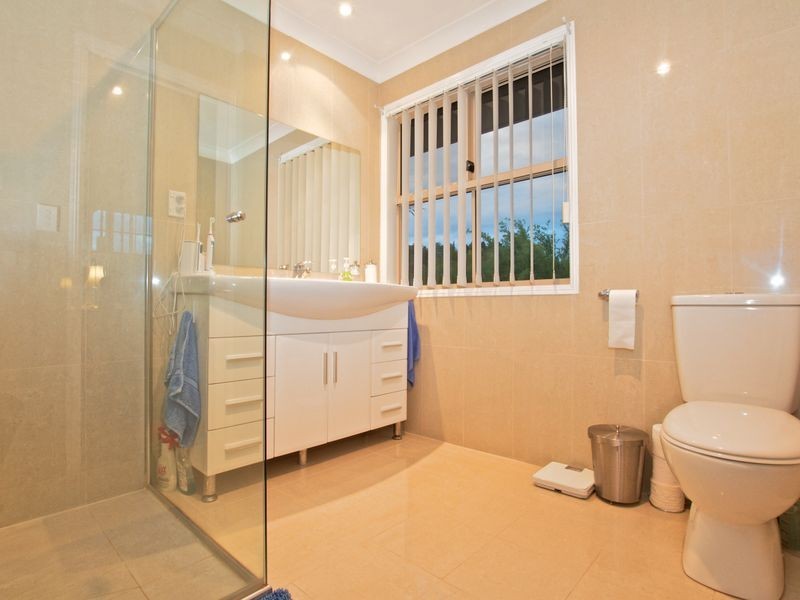 27 Piccadilly Place, Highland Park QLD 4211
