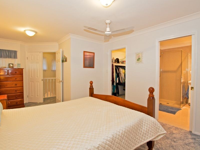 27 Piccadilly Place, Highland Park QLD 4211